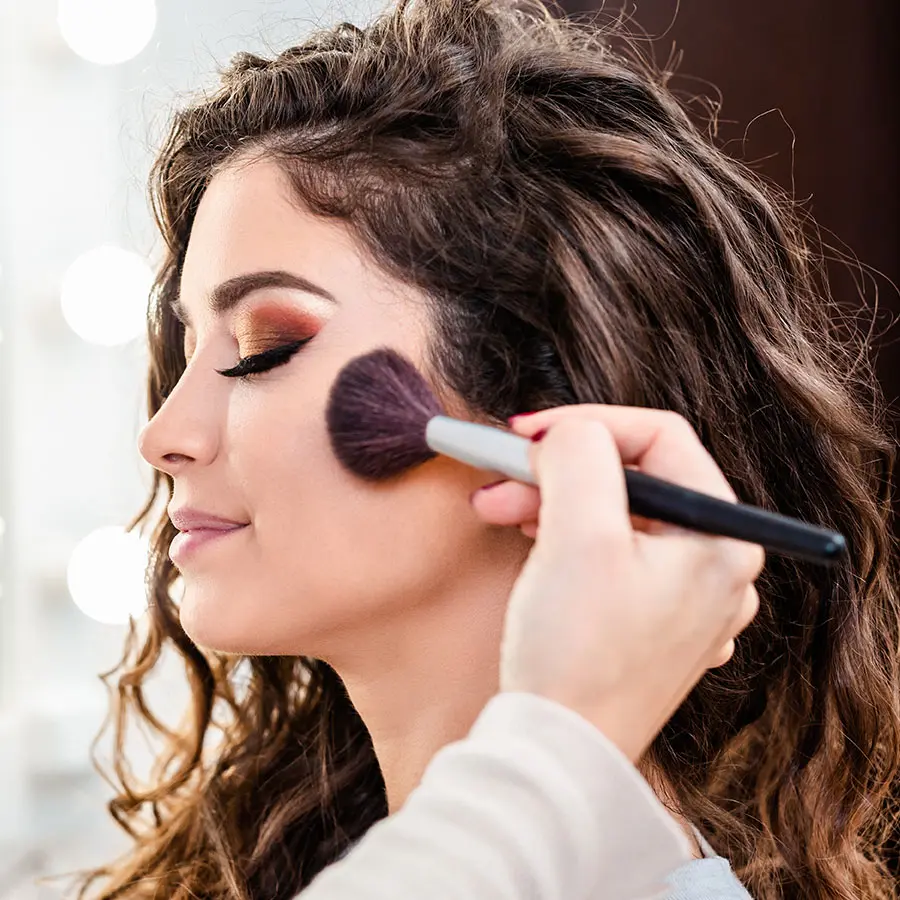 SUBLIMEZ VOTRE BEAUTÉ NATURELLE AVEC NOS PRESTATIONS MAQUILLAGE